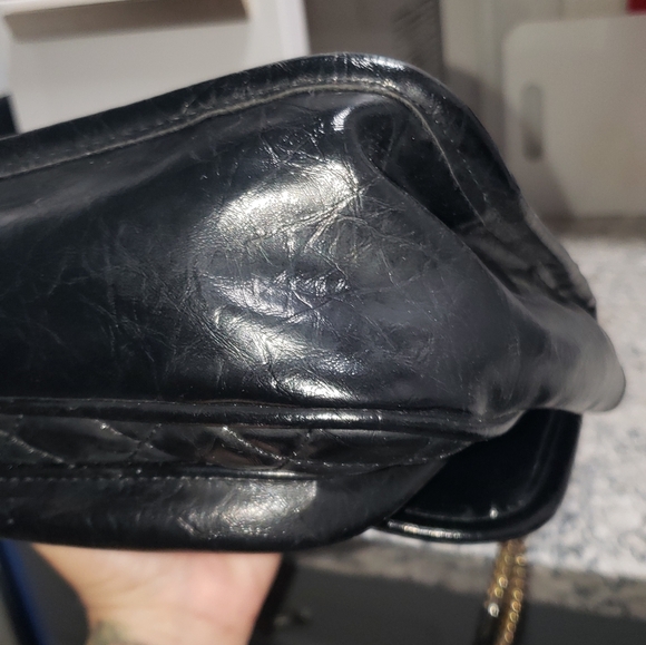 Quilted Chained Faux Leather Purse - Picture 12 of 13